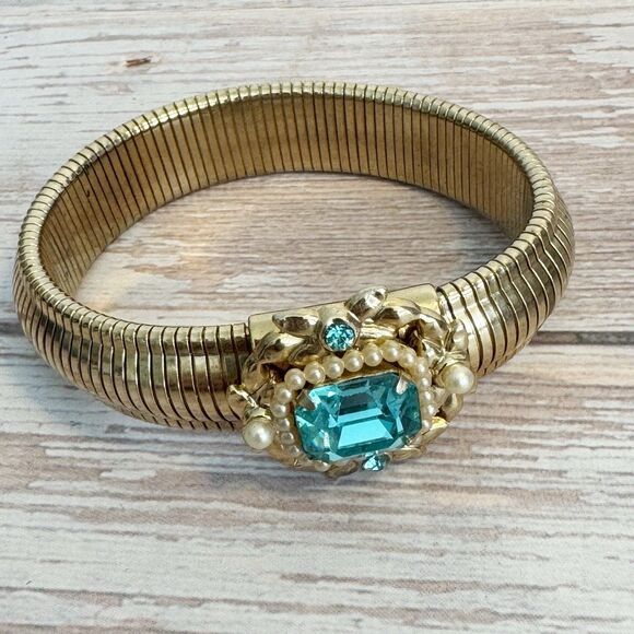 Vintage Pegasus Coro MCM Gold Omega Stretch Bracelet with Aquamarine Blue Stones - Picture 1 of 8